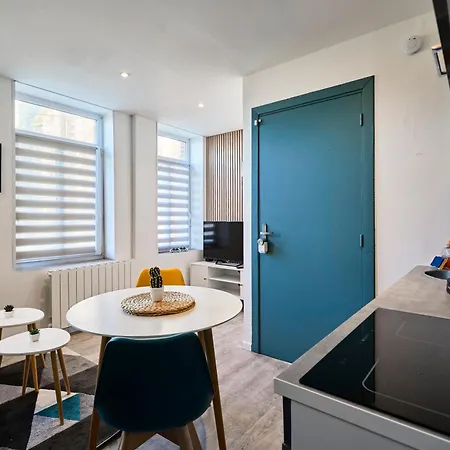 Le Brother - Les Demeures D 'adrien Carvin