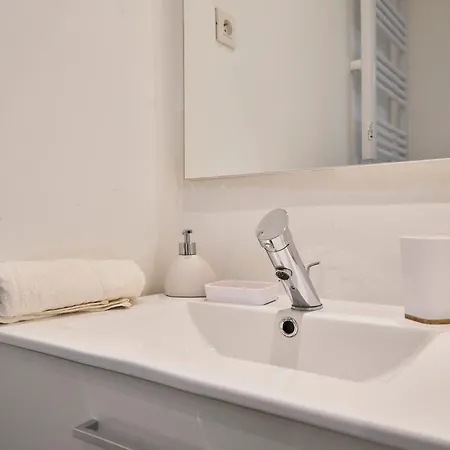 Le Brother - Les Demeures D 'adrien Carvin