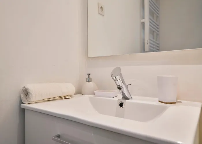 Le Brother - Les Demeures D 'adrien Carvin